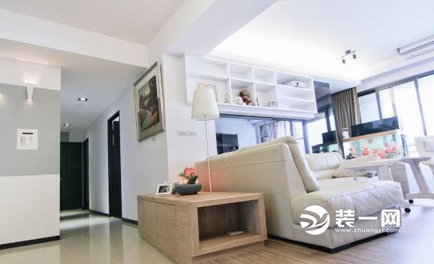 石家庄25年旧房改造装修效果图 客厅创意斜面