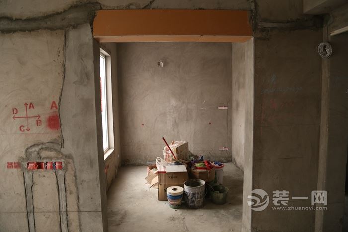 终于体会到装修不易了 艰难的进行到木工阶段了